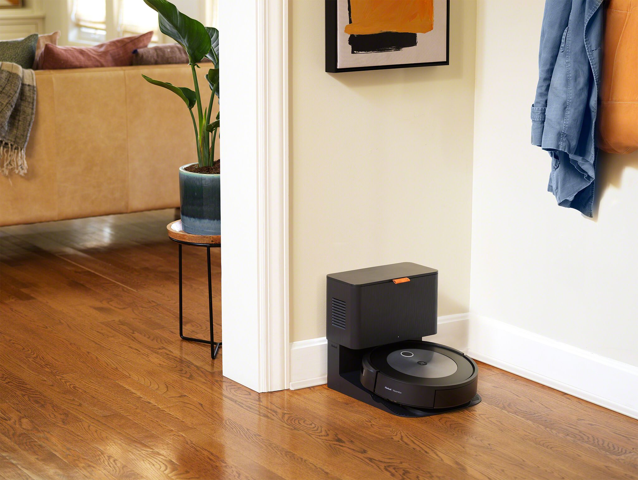 Roomba® j7+ Saugroboter mit Absaugstation | iRobot®